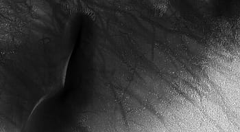 Mars, Dust Ördög pályák, kráter padló, dűnék, Hellespontus régió, bazaltos homok, lineáris hullámok, csúszó arc, szélirány, HiRISE, nASA