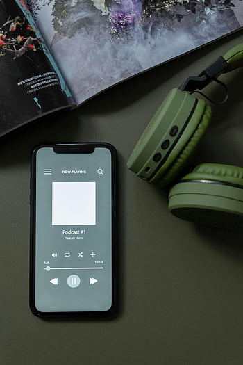 okostelefon, podcast, zene, zöld fejhallgató, magazin, technológia, életmód, modern okostelefon, most játszik, hang-, eszköz
