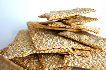sesame seed crackers, stacked crackers, close-up crackers, white background, sesame crackers, healthy snacks, baked snacks, crunchy snacks, snack food, sesame seeds, cracker stack