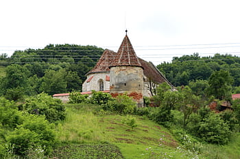 chiesa evangelica, stile gotico, Villaggio di Moardas, Torre campanaria, tetto piramide, 14 ° secolo, Saxon Village, Restauro dell'altare, rinnovamento di organi, lavoro di conservazione, paesaggio verde