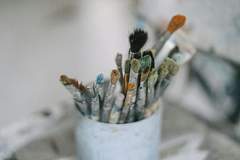 štětce, bílý kontejner, Umělecká kreativita, malování, různé štětce, kontejner, umělecké pomůcky, Umělecké nástroje, malířské nástroje, Kreativní nástroje, umělecké materiály