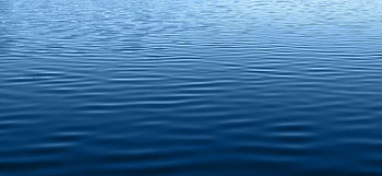 klidná voda, modrá voda, Jemné vlnky, Uklidňující textura, vodní hladiny, klidné jezero, modré jezero, vlnky vody, vodní pozadí, klidné moře