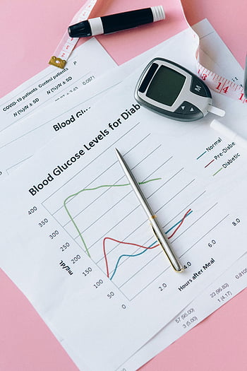 إدارة مرض السكري،  مقياس الجلوكوز،  مستويات الجلوكوز في الدم،  الرسوم البيانية،  قلم فضي،  ورق ابيض،  مراقبة الصحة،  جهاز طبي،  سكر الدم،  الرعاىة الصحية،  باق على قيد الحياة