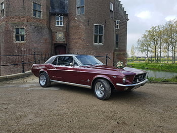 Vintage Mustang, červený ford mustang, Historický cihlový hrad, Jasný den, klasické auto, Historické auto, venkovní nastavení, zaparkované auto, cihlová budova, pohled, červený mustang