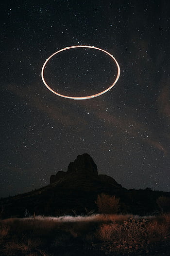 Drohne, Lichtkreis, Nachthimmel, Aberglaube Berge, leuchtender Kreis, Sternenhimmel im Hintergrund, faszinierend, Nachtaufnahmen, Outdoor-Landschaft, Arizona, natürliche Landschaft