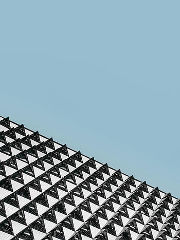 幾何学的なファサード、 モダンな建物、 三角形のファサード、 抽象的なビュー、 澄んだ青い空、 都市建築、 アーバンデザイン、 建築写真、 幾何学模様、 現代建築、 ミニマリストデザイン