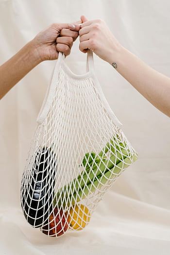 vegetables, net bag, mesh bag, fresh vegetables, sustainable shopping, hands holding, eco-friendly, reusable bag, produce bag, grocery shopping, zero waste