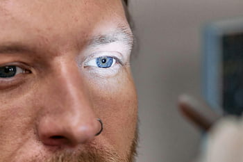 nærbilde, mannens øye, blått øye, undersøkelseslys, øyelege, øyeundersøkelse, medisinsk undersøkelse, øyehelse, Øyebehandling, oftalmologi