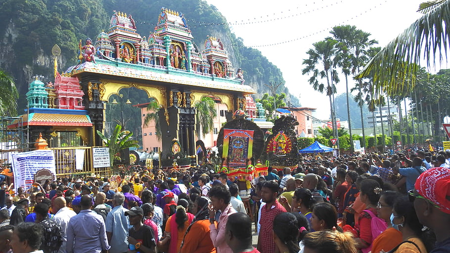 바투 동굴, 쿠알라 룸푸르, Thaipusam 2020, 군중, 제전, 신전, 축하, 사람들, 야자수, 산, 건축물
