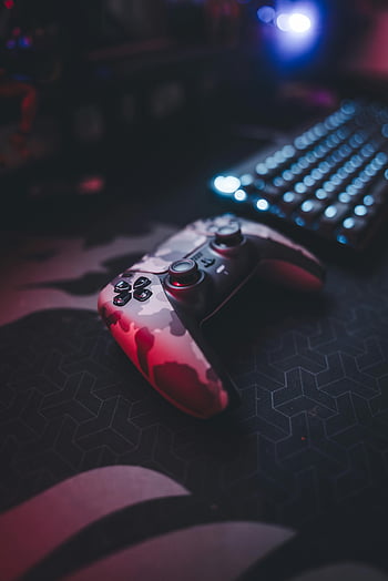 ελεγκτή παιχνιδιών, φωτιζόμενο πληκτρολόγιο, καμουφλαρισμένο χειριστήριο, σύγχρονο παιχνίδι, Ρύθμιση γραφείου, ατμόσφαιρα παιχνιδιού, Αξεσουάρ τυχερών παιχνιδιών, Πληκτρολόγιο RGB, σχεδιασμός ελεγκτή, γραφείο τυχερών παιχνιδιών, χειριστήριο καμουφλάζ