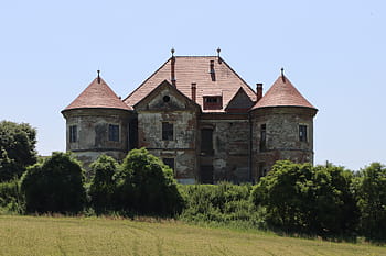 Hrad Pekry-Radak, Ozd, 17. století, historické budovy, opuštěná struktura, Státní majetek, Bonus Pastor Foundation, terapeutické centrum, Víceúčelové centrum, zeleň, Obnovovací projekty