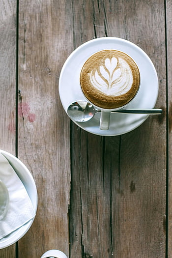horká káva, cappuccino, latte art, bílý šálek, Rustikální dřevěný stůl, krásně vytvořené, kávový šálek, káva umění, kávový nápoj, konferenční stolek