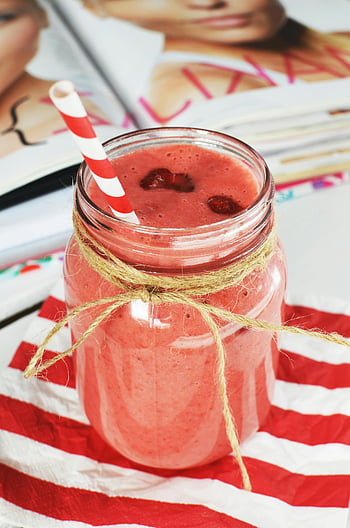 Roz Softy, Smoothie de capsuni, mason jar, paie dungi, băutură delicioasă, Băutură roz, smoothie în borcan, căpșuni de căpșuni, Smoothie roz, Mason Jar Băut, paie roșu și alb