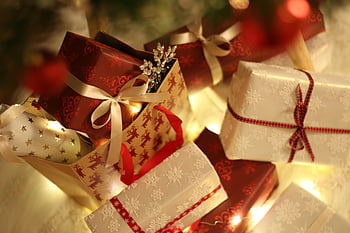 Christmas decorations, wrapped presents, festive decorations, ribbons, Christmas tree, holiday gifts, gift wrapping, holiday season, Christmas gifts, festive atmosphere, Christmas ornaments