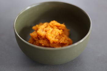 Šťouchané sladké brambory, jídlo, jam, bramborová kaše, Pyré ze sladkých brambor, oběd, vegan, zeleniny, zdravý, výživa, detailní