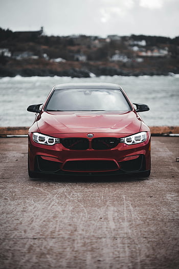 auto sportiva rossa, vista frontale, esterno, parcheggiato via mare, cielo drammatico, appassionati automobilistici, BMW, auto rossa, Sfondo del mare, sfondo drammatico, fotografia automobilistica