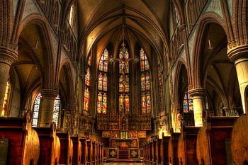 intérieur de la cathédrale brune, Intérieur de l'église historique, vitraux, architecture complexe, bancs d'église, architecture gothique, édifice religieux, design d'intérieur, fenêtres de la cathédrale, intérieur de l'église, église historique