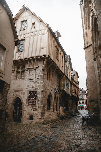 บ้านโบราณโคลอมบาจ, Vannes, Bretagne, ถนนหินกรวด, บ้านครึ่งไม้, สถาปัตยกรรมยุคกลาง, เมืองเก่า, สถาปัตยกรรมฝรั่งเศส, เมืองในยุโรป, อาคารประวัติศาสตร์, สถานที่เกิดเหตุ