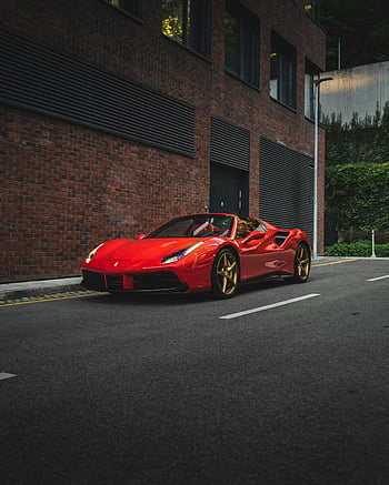 Červený kabriolet sportovní vůz, Moderní cihlová budova, luxusní auto, asfalt, město, Ohromující červené auto, zaparkováno, konvertibilní, sportovní auto, moderní budova, městském prostředí