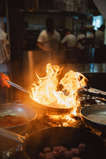 σεφ, flambe, πιάτο, ανοιχτή φλόγα, κουζίνα κουζίνας, μαγείρεμα, μαγειρικός, φλόγες, προετοιμασία φαγητού, επαγγελματίας σεφ, πολυσύχναστη κουζίνα