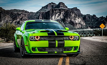 Neon Green Dodge Challenger, naturskønne vej, Rocky Mountains, muskel bil, grøn bil, undvige udfordrer, tur, bilfotografering, bjerg baggrund, Neongrøn bil