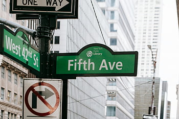 pátá třída, západní 42. ulice, New York City, pouliční značky, Žádné odbočení vpravo, ulice, směr znamení, městské značení, bryant park, veřejná knihovna, jednosměrný