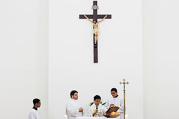 sacerdote, microfono, cerimonia religiosa, Chiesa, crocifisso, altare, clero, culto, cristiano, fede, spiritualità