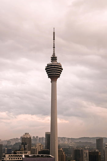 kuala Lumpur, simgesel kule, Modern mimari, bulutlu gökyüzü, şehrin silueti, şehir manzarası, yüksek yapı, iletişim kulesi, Malezya, Cityscape, işaret