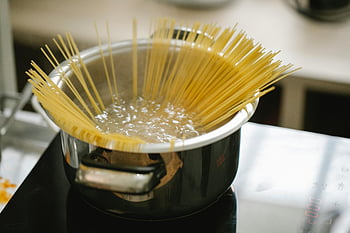 spaghetti, boiling water, saucepan, stainless steel pot, induction stove, cooking process, pasta, boiling spaghetti, kitchen, food preparation, cookware