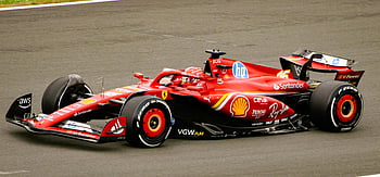 červený vůz Formule 1, závodní auto, závodní dráha, dynamický výstřel, závodní energie, Závody Formule 1, Rychlost, akce výstřel, Trať Formule 1, Akce Formule 1, červené závodní auto