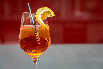 aperol spritz, plátek citronu, letní občerstvení, Světlý koktejl, čiré sklenice na víno, plátek pomeranče, osvěžující nápoj, letní nápoj, koktejlové sklenice, Oranžový koktejl, sláma