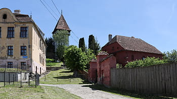 Senereus, středověké architektury, zvonice, opevněný kryt, novogotický kostel, Silné stěny, opevnění, Historie vesnice, 1568 brána, 1873 Stavba, zeleň