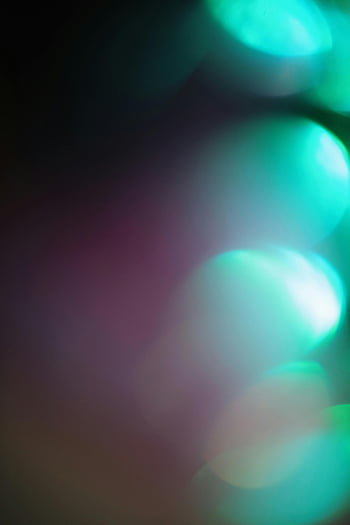 grønt lys, mørkt rum, abstrakt billede, Dynamisk gradient, Blød belysning, levende farver, bokeh effekt, let lækage, kunstnerisk fotografering, Farverig glød, abstrakt kunst