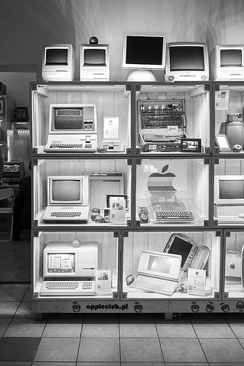 ビンテージコンピューター、 アップルコンピュータ、 白黒写真、 ヴィンテージアップル展、 ヴロツワフ、 レトロテクノロジー、 コンピュータディスプレイ、 古いコンピューター、 アップルクラブ、 ヴィンテージエレクトロニクス、 コンピュータの歴史