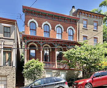 Milton Street, Prospect Hill, historyczna dzielnica, Mount Auburn, cincinnati, ohio, budynek z cegły, architektura wiktoriańska, czerwony samochód, drzewa, kamienna podstawa