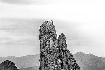 Klif, niebo, Przygodowy wspinacz, szczyt, skalista góra, nastrojowe niebo, piękny widok, przygoda poza domem, fotografia przyrodnicza, wspinaczka górska, fotografia krajobrazowa