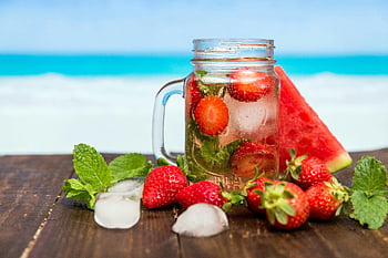 jahody, vodní meloun, máta, Chlazený nápoj, mason jar, letní občerstvení, ledové kostky, pláž nastavení, Infuze ovoce, Osvěžující nápoj, Venkovní nápoj