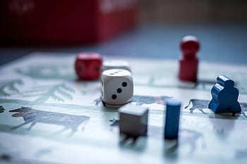 masa oyunu, dices, Ahşap Parçalar, Oyun tahtası, yakın çekim manzara, yeniden yaratma, Strateji Temaları, oyun taşları, strateji oyunları, masa oyunları, zar oyunları