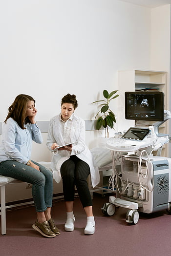 zwangere vrouw, medisch consult, Medisch professional, ultrageluid, medische kliniek, prenatale zorg, Moeder in verwachting, gynaecoloog, medische uitrusting, medische echografie, patiëntenzorg