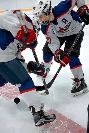 kids playing ice hockey, teenagers ice hockey, ice hockey match, teamwork, sportsmanship, ice rink, hockey players, action shot, youth sports, competition, hockey gear
