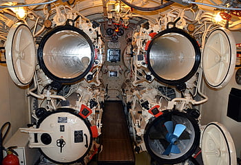 U-Boot, Torpedoraum, Schiffsinfrastruktur, Innenansicht, offene Luken, detaillierte Ansicht, U-Boot-Innenraum, Torpedorohre, Marineausrüstung, U-Boot-Ausrüstung, U-Boot-Raum
