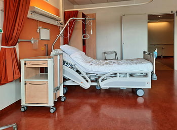 puste łóżko, pokój szpitalny, Regulowane łóżko, wyposażenie medyczne, Czysty szpital, Współczesny szpital, wnętrze szpitala, pokój medyczny, łóżko szpitalne, łóżko lekarskie, Meble szpitalne
