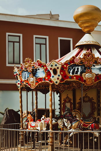 tradiční kolotoč, ulice, živý kolotoč, zdobené vzory, zábavní park, Slavnostní témata, jízdy na kolotoči, zdobený kolotoč, slavnostní kolotoč, kolotoč v zábavním parku, tradiční jízdy