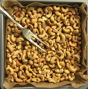 prażone orzechy nerkowca, blacha do pieczenia, widok z góry, Pieczone nerkowca, widelec, przekąska, zdrowa przekąska, orzechowy, chrupki, pieczone orzechy nerkowca, orzechy nerkowca