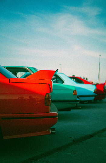 Oldtimer, Rückseiten von Autos, Veranstaltung im Freien, Baku, lebendige Besetzung, klassische Autos, Autoshow, Retro -Fahrzeuge, Automobilausstellung, Autoliebhaber