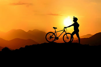 silueta fotografie, cyklista, vrchol kopce, horské cyklisty, západ slunce, dobrodružství, krásu přírody, venkovní aktivity, cyklistika, krajina, dobrodružné sporty