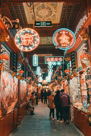 neon ışıklı sokak, Asya sokak pazarı, alışveriş yapan insanlar, gece pazarı, aydınlatılmış sokak, renkli neon işaretleri, alışveriş caddesi, gece alışverişi, neon işaretler, asya pazarı, Asya sokağı