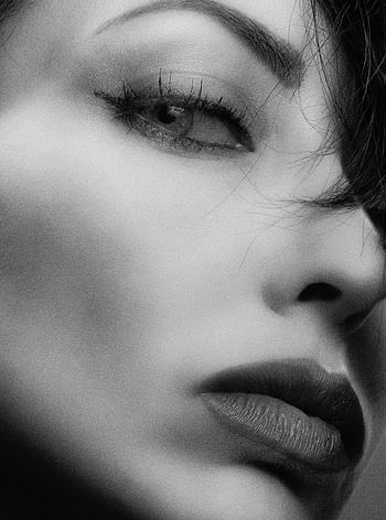 dziewczynka, Twarz, makijaż, kosmetyki, fryzura, modelowanie, poza, pozować, fotografia studyjna, monochromia, czarny i biały