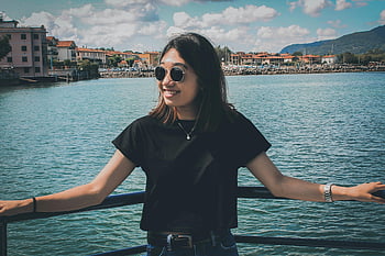 femeie, litoral, balustradă, vedere scenică, Siviano, Italia, zâmbitor, ochelari de soare, malul mării, de coastă, călătorie