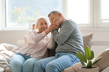 senior, paar, huis, man, vrouw, gepensioneerd, pensioen, geluk, glimlachen, binnen-, mannetje